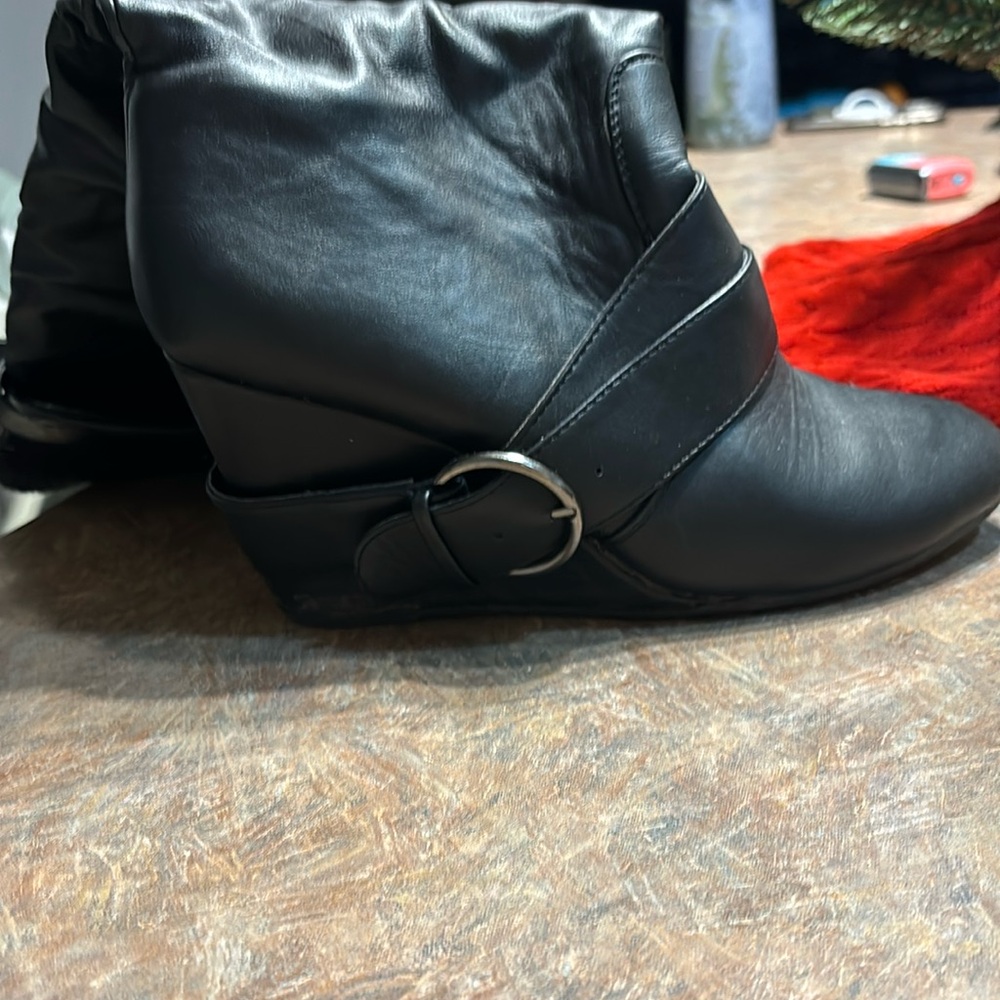 Beautiful black wedged boots